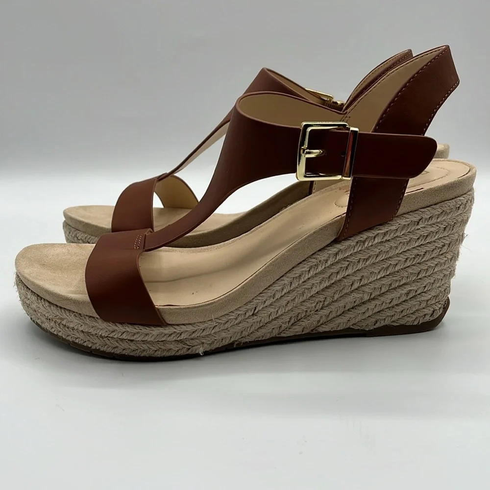 Kenneth Cole REACTION Women's T-Strap Wedge Sandal, Tan - Picture 1 of 8